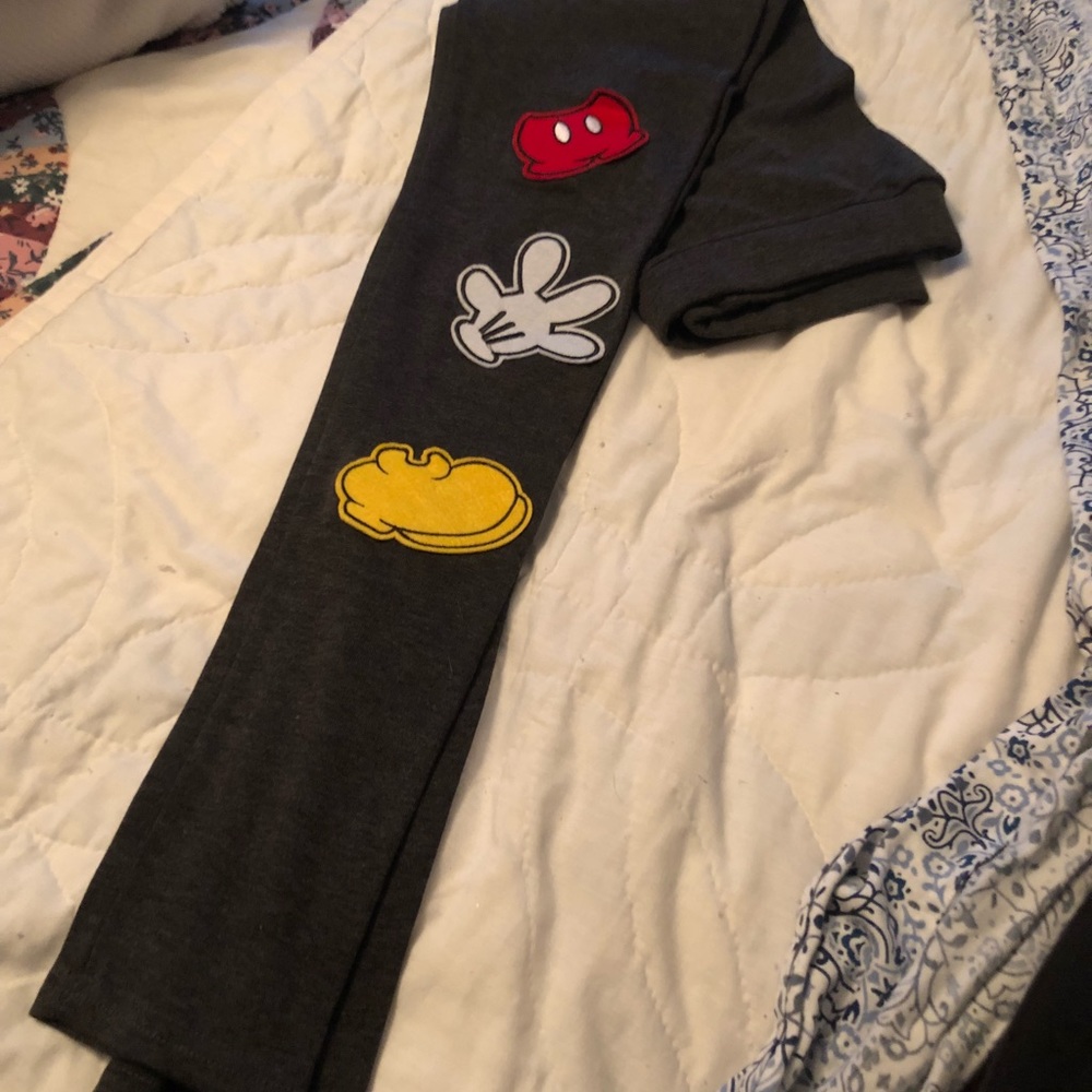 New never worn Disney Mickey leggings.